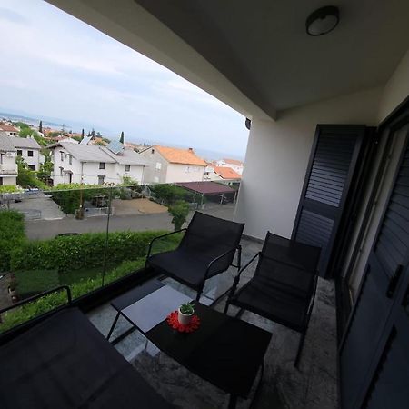 Apartmani M&L I M&J Малинска Экстерьер фото