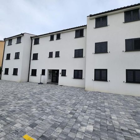 Apartmani M&L I M&J Малинска Экстерьер фото
