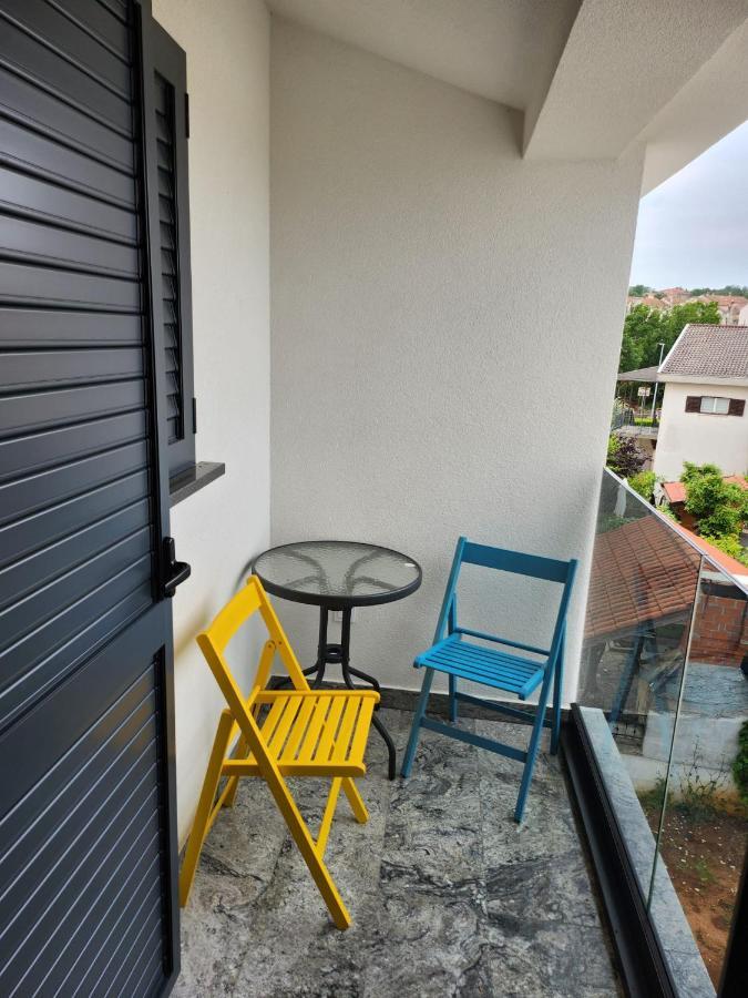 Apartmani M&L I M&J Малинска Экстерьер фото