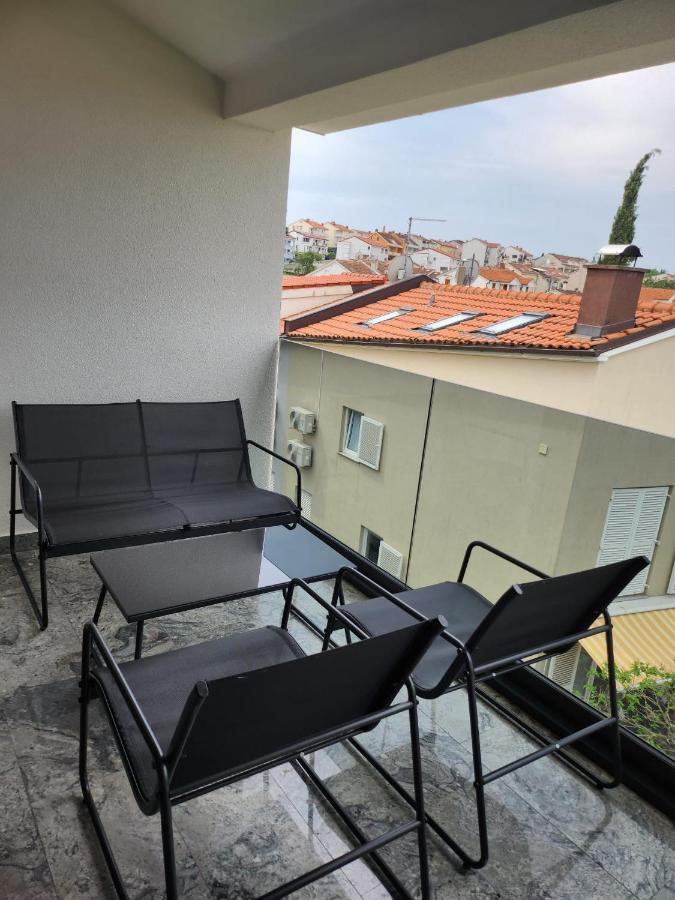 Apartmani M&L I M&J Малинска Экстерьер фото