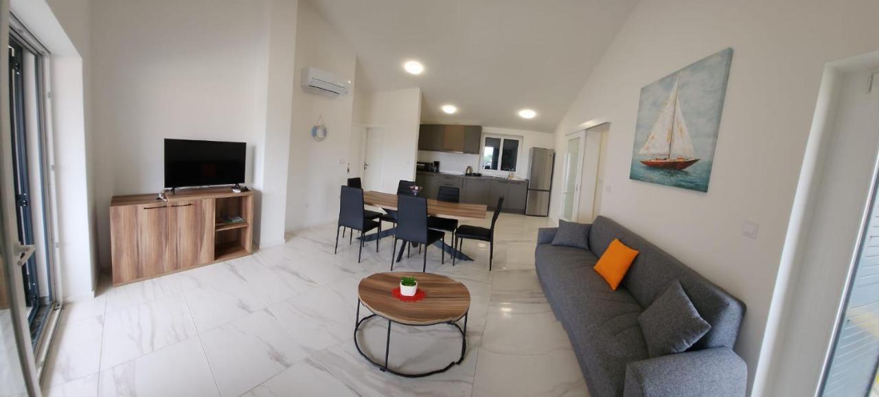 Apartmani M&L I M&J Малинска Экстерьер фото