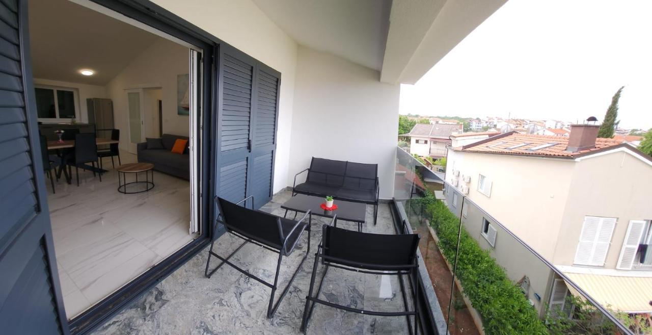 Apartmani M&L I M&J Малинска Экстерьер фото